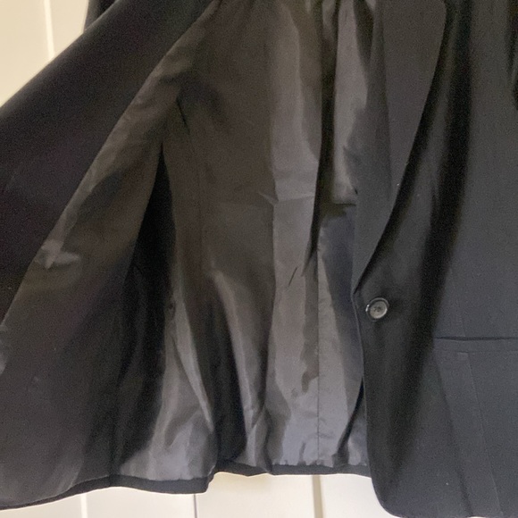 Valerie Steven’s blazer - Picture 4 of 5